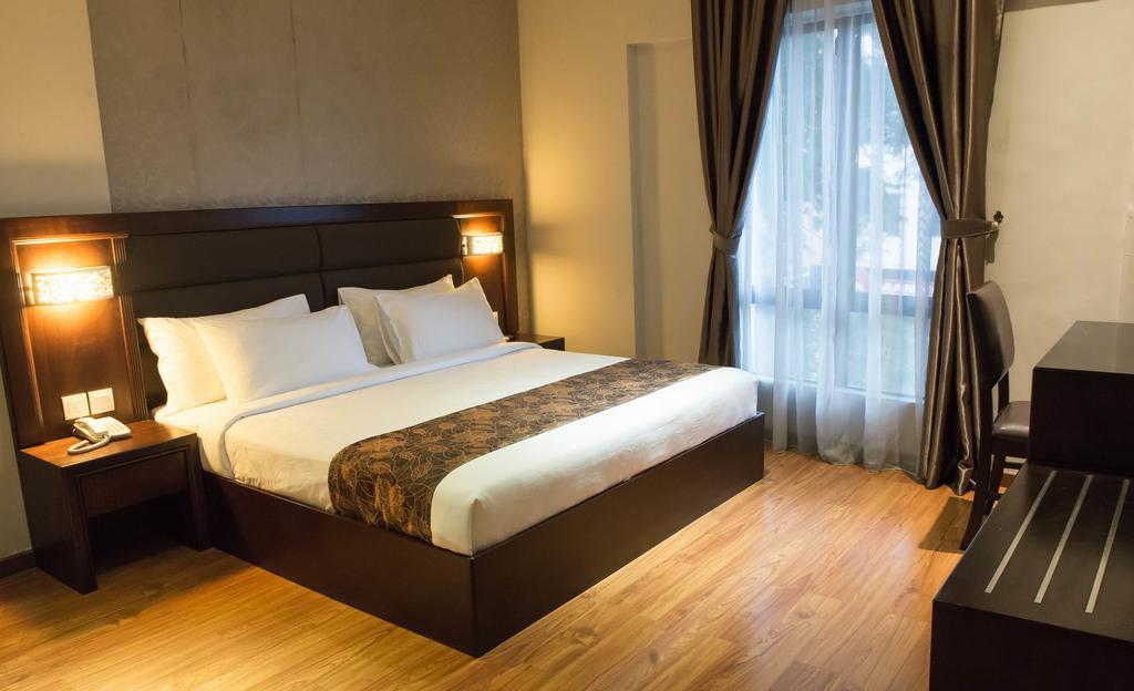 Castello Hotel Kulai Exterior photo